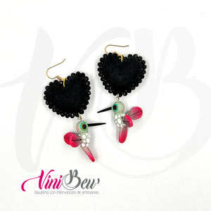 Aretes Corazón Bordado con Colibrí